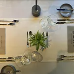 - - De Zevende Heerlijkheid Hotel