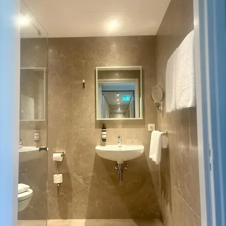 - - De Zevende Heerlijkheid Hotel