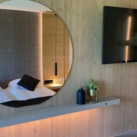 - - De Zevende Heerlijkheid Hotel