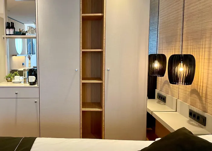 - - De Zevende Heerlijkheid Hotel