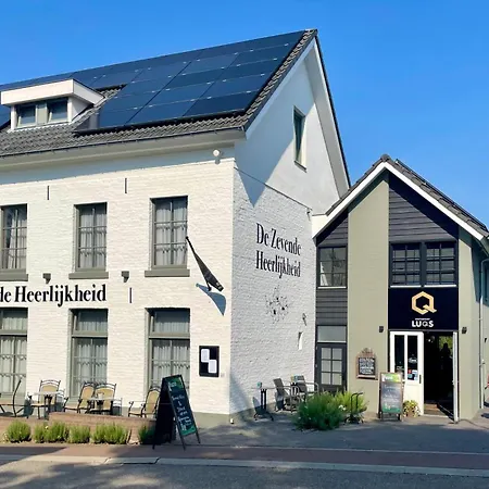 - - De Zevende Heerlijkheid Hotel