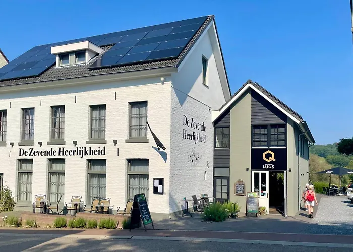- - De Zevende Heerlijkheid Hotel
