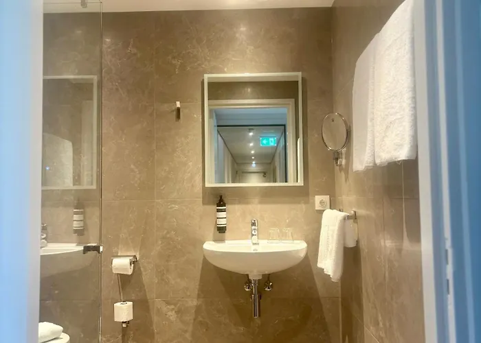 - - De Zevende Heerlijkheid Hotel